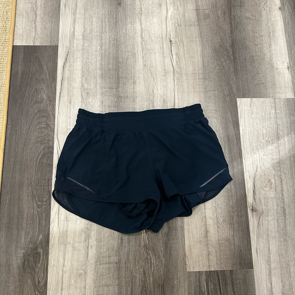 Lululemon 2.5 inch HR Hotty Hot Shorts in navy